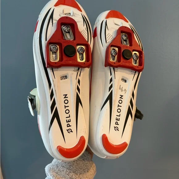 Women’s Peloton bike shoes - Picture 3 of 3